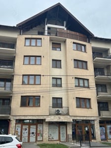 Închiriez apartament central 