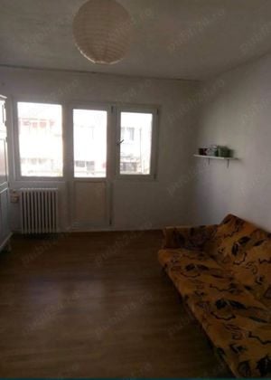 Închiriez apartament.