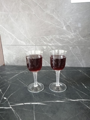 Vând urgent vin de casă 