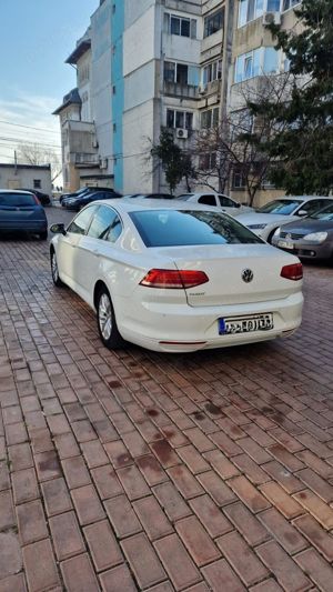 Volkswagen Passat Sedan 2.0 TDI Comfortline - imagine 2