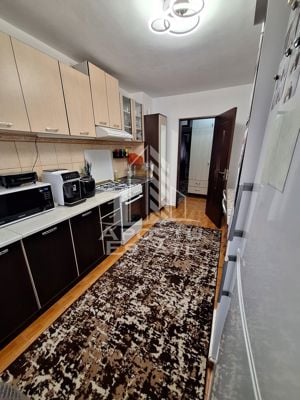 Apartament 3 camere, 2 bai , 2 balcoane in zona Soarelui - imagine 8