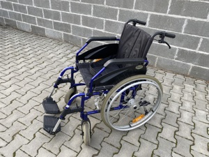 Vand scaun cu rotile