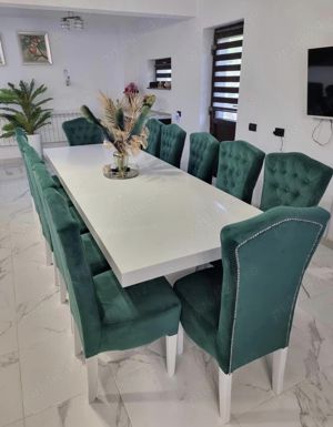 Masă modernă de 280 cm cu 12 scaune elegante, tapițate catifea verde
