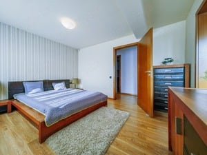 Vand apartament 3 camere amenajat - imagine 12