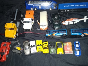 machete și jucării 