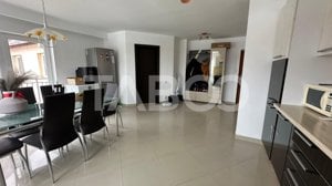 Apartament 3 camere 2 bai zona Vasile Aaron Sibiu 112 mpu  - imagine 3