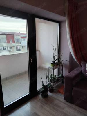 De vanzare apartament cu 3 camere - imagine 2