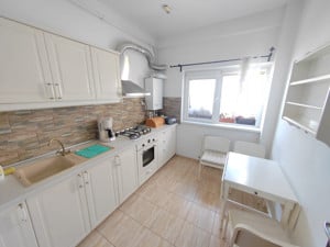 Apartament foarte spatios cu loc de parcare - imagine 3