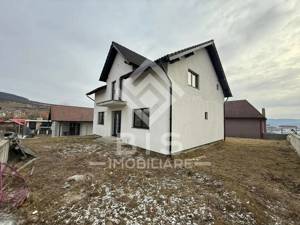 Casa P+M / 533 mp teren zona Leoni