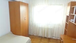 Inchiriez apartament 3 camere decomandat in Deva, zona Casa de Pensii, etaj 5 mobilat - imagine 5