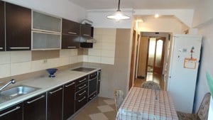 Inchiriez apartament 3 camere decomandat in Deva, zona Casa de Pensii, etaj 5 mobilat - imagine 12