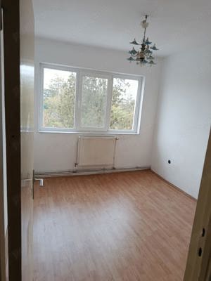 Vând apartament cu 3 camere (Adjud)