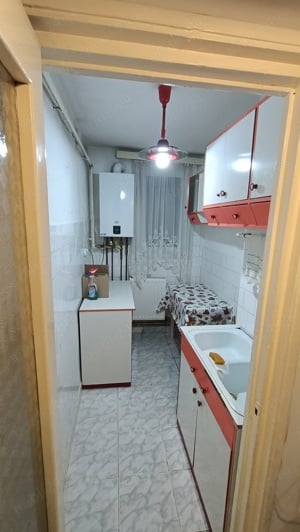 DE VÂNZARE- apartament cu 2 camere - imagine 2