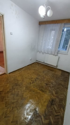 DE VÂNZARE- apartament cu 2 camere - imagine 3