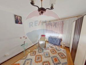 Apartament cu 3 camere de vânzare în zona Sud-Vest