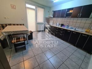 Casa, 4 camere,  3 locuri de parcare, zona Sagului - imagine 15