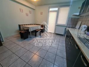 Casa, 4 camere,  3 locuri de parcare, zona Sagului - imagine 17