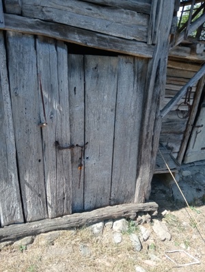 magazie veche din stejar cioplit - imagine 2