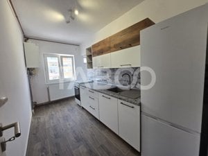 Apartament 3 camere de inchiriat 68 mpu zona Vasile Aaron Sibiu - imagine 4