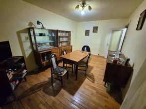 De vânzare| Apartament 3 camere| Bucatarie inchisa| centrală proprie