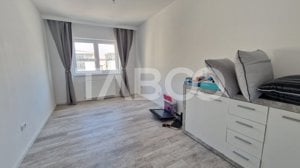 Apartament decomandat cu 3 camere balcon etaj intermediar Selimbar - imagine 8