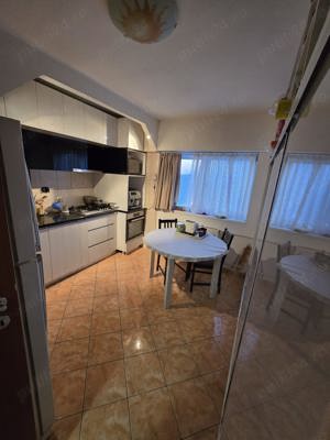 Apartament semidecomandat 3 camere de vânzare  - imagine 3