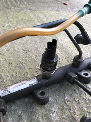 Rampa injectoare pentru Peugeot 307 - imagine 3