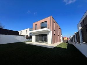 Casa individuala de vanzare in Europa, 254 mp, garaj - imagine 2