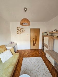 Proprietar, vand ap 3 camere Spitalul Judetean, decomandat, cu centrala, langa parc - imagine 2