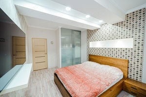 Apartament cu 3 camere in zona 13 Septembrie