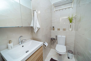 Apartament cu 3 camere in zona 13 Septembrie - imagine 3