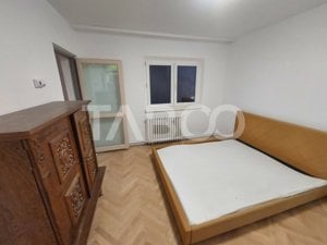 Apartament decomandat de vanzare la etaj intermediar Scoala de Inot - imagine 2