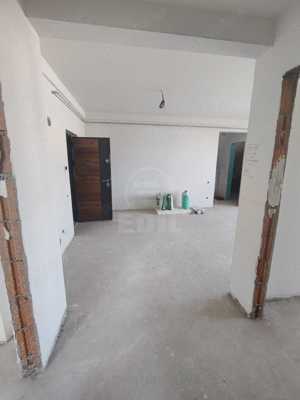 Apartament cu 4 camere, semifinisat, zona Cetatuu - imagine 2