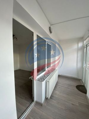 Apartament spațios, nemobilat, ideal pentru  birouri sau activități diverse - imagine 2