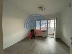 Apartament spațios, nemobilat, ideal pentru  birouri sau activități diverse - imagine 4