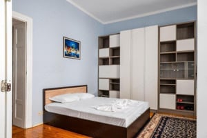 Ofer spre închiriere apartament cu 3 camere - imagine 3