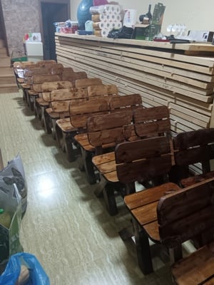 Mese, bănci, scaune 