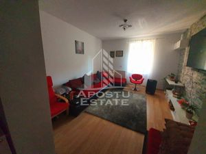 Apartament pe 4 camere, renovat complet la curte comuna in Balcescu - imagine 2