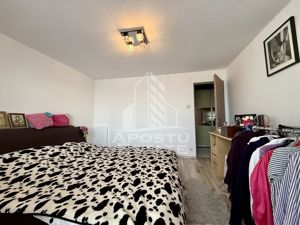 Apartament 3 camere, decomandat, garaj, centrala proprie, zona Lunei - imagine 2