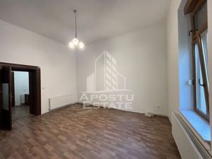 Apartament cu vedere spre strada Savoya, cladire complet reabilitata - imagine 2