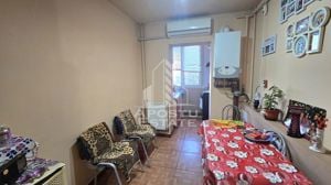 Apartament cu 3 camere, centrala proprie, etaj 3, zona Lipovei - imagine 1