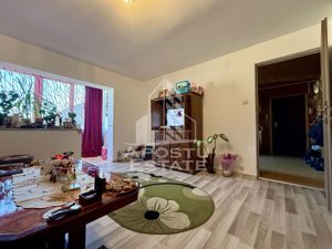 Apartament 3 camere, decomandat, garaj, centrala proprie, zona Lunei - imagine 5