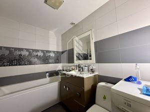 Apartament 3 camere, decomandat, garaj, centrala proprie, zona Lunei - imagine 15