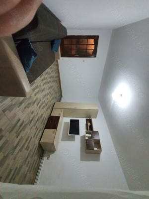 Apartament 2 camere decomandat și mobilat totul nou electro casnice și mobila situat in bl 14 Petril - imagine 2