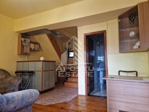 Casa familiala cu spatiu comercial si garaj P+1E+M 720 Mp - imagine 9