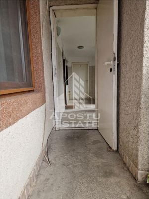 Casa familiala cu spatiu comercial si garaj P+1E+M 720 Mp - imagine 18