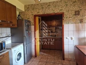 Casa familiala cu spatiu comercial si garaj P+1E+M 720 Mp - imagine 15