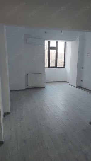 Inchiriez apartament nemobilat cu 3 camere Calea Mosilor Sector2 - imagine 2