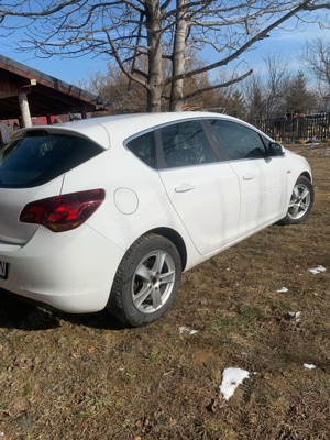 vand Opel Astra, an 2010  - imagine 3