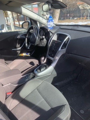vand Opel Astra, an 2010  - imagine 4